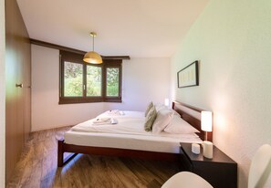 2 bedrooms, free WiFi, bed sheets - Chalet Petunia (Wengen)