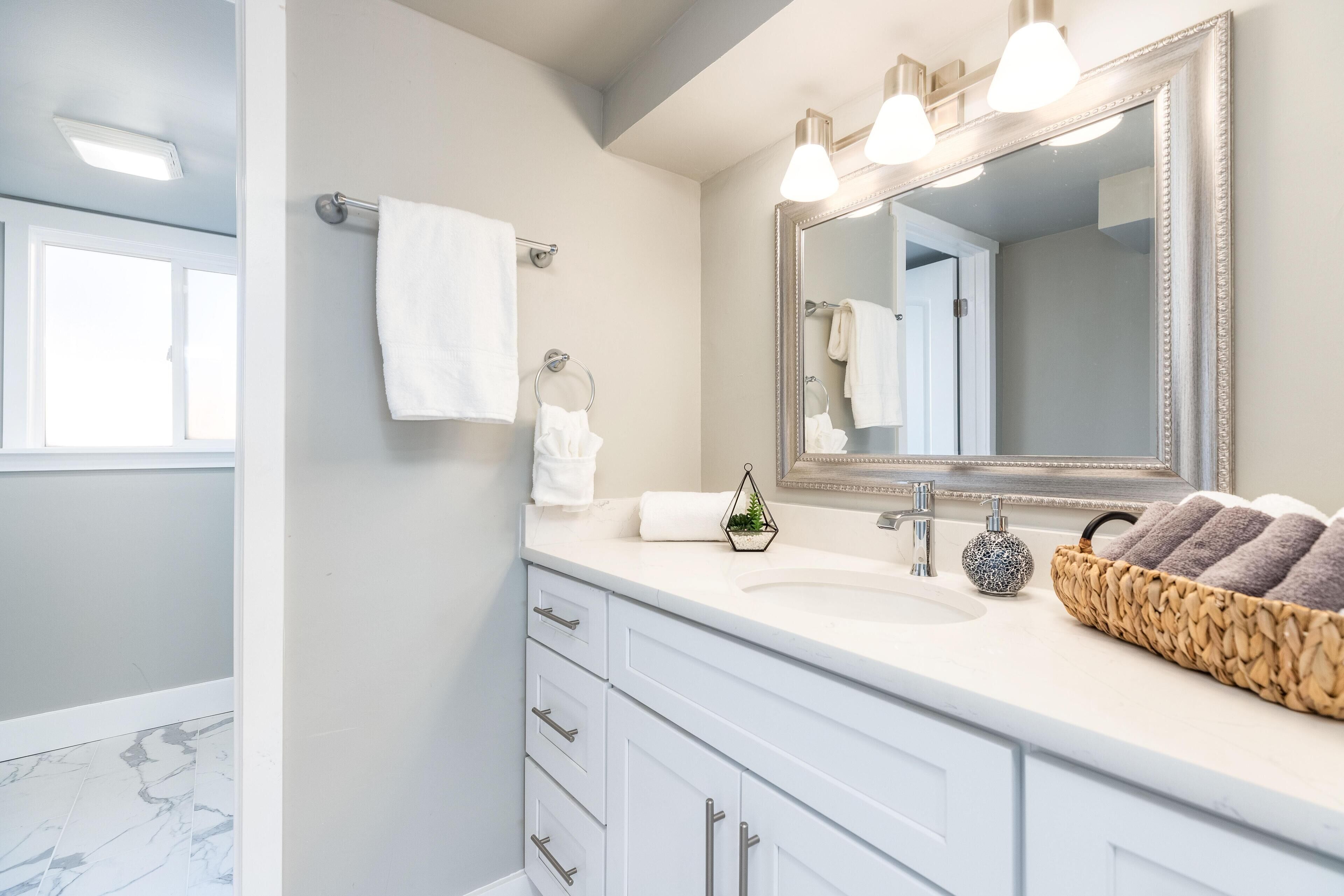 Newly remodeled home close to canyons!