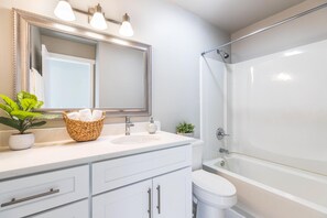 Hårtork och handdukar