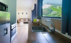 Refrigerador, microondas, horno, placa de cocina