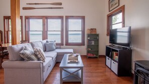 TV, fireplace - Sheldrake Solitude: "Simple and Private on Cayuga Lake (Ovid)