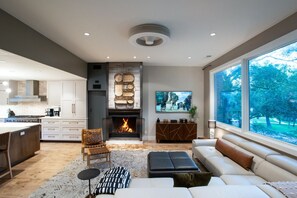 Smart-TV, Netflix, strømmetjenester og PC-skjermer