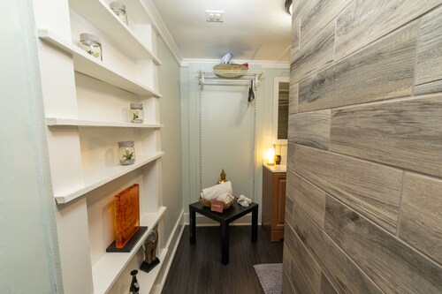 Pet friendly 1bd/1b unit with full kitchen