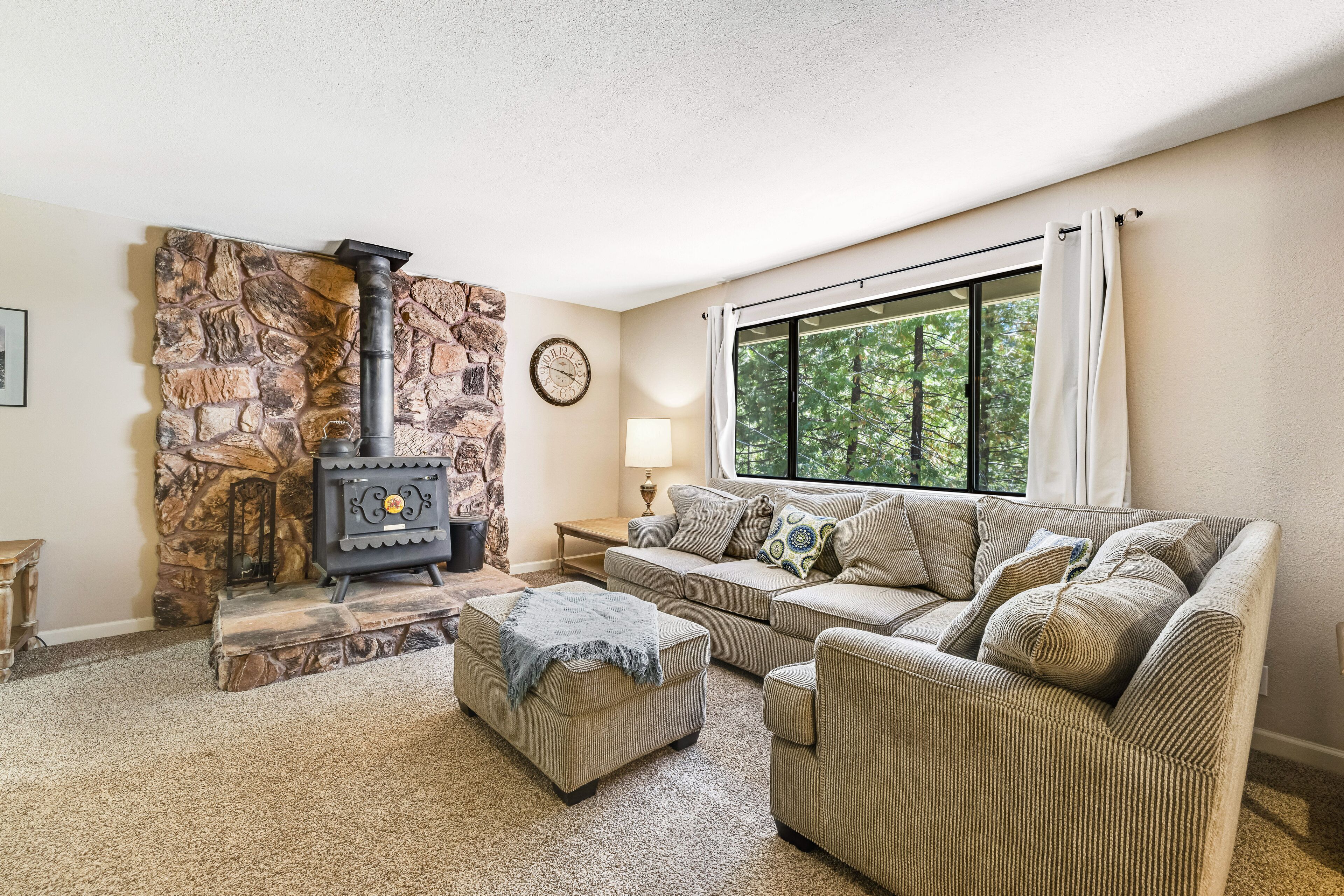 Cozy home with woodstove, deck, patio, grill, community pool, tennis, & gym