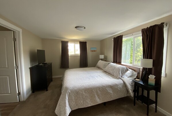 4 bedrooms, desk, iron/ironing board, free WiFi