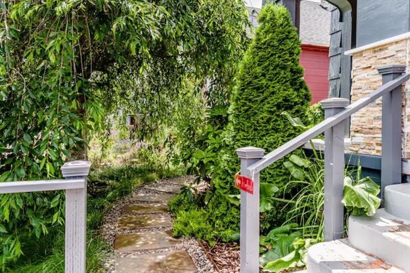 Property grounds - Bright and Beautiful One Bedroom Apartment (Portland)