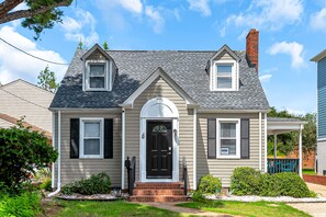 Exterior - 5BR Beach Getaway / Sleeps 10 / Pet Friendly (Norfolk)