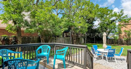 Fun Home w/ Fenced Yard Minutes to Beach! 5 BR + Dogs OK!
