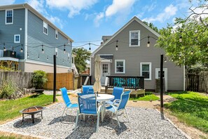 Outdoor dining - 5BR Beach Getaway / Sleeps 10 / Pet Friendly (Norfolk)