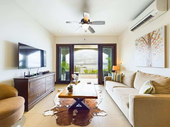Smart TV - 360 Splendor 206-Condo with Breakfast Included (360 Splendor)