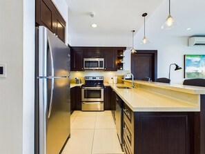 Kühlschrank, Mikrowelle, Ofen, Geschirrspüler