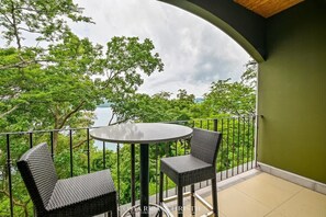 Outdoor dining - 360 Splendor 306-Condo with Breakfast Included (360 Splendor)