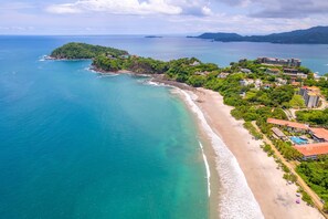 Una spiaggia nelle vicinanze