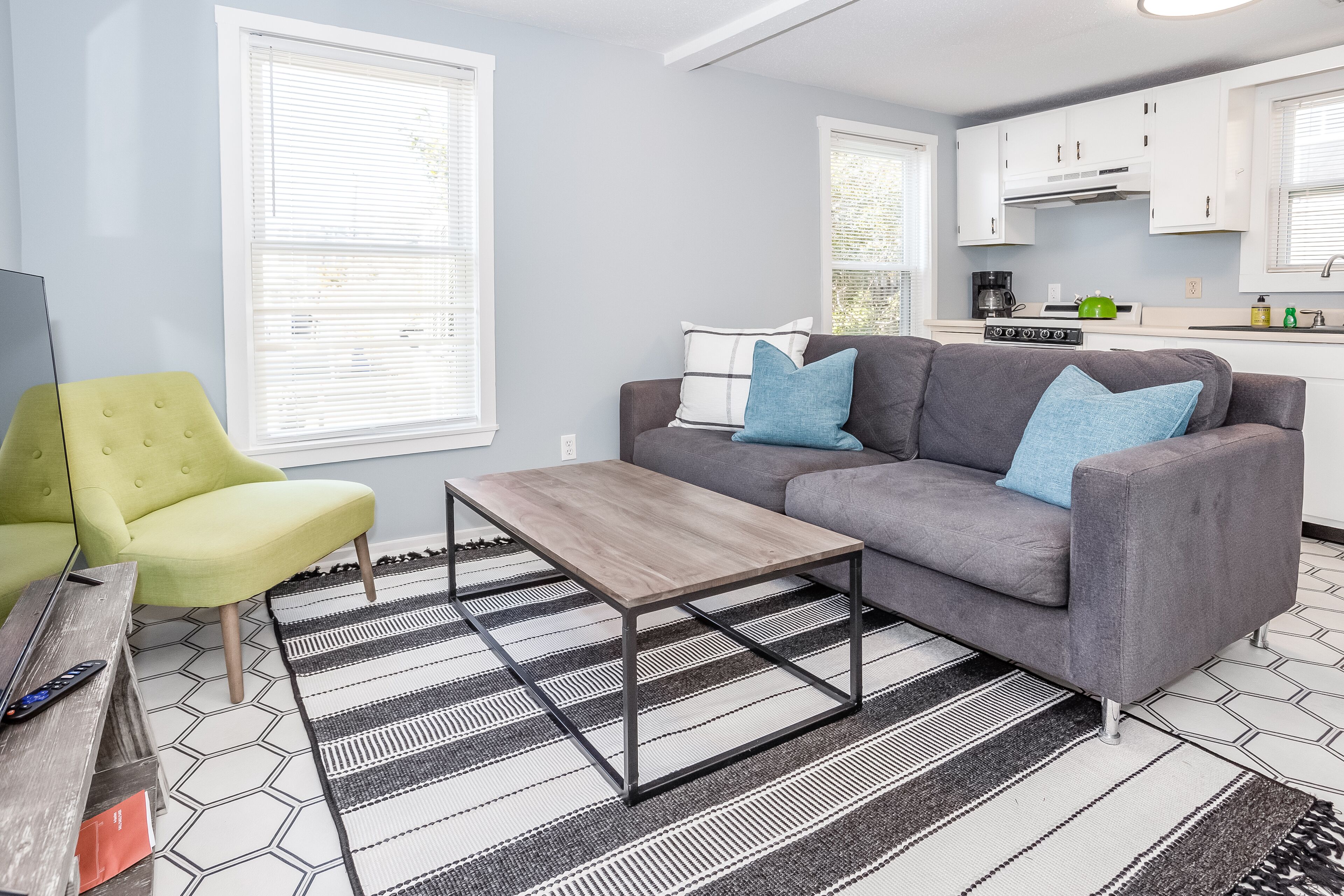 Dog-friendly duplex - 240' to beach - central AC, & WiFi