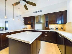 Køleskab, mikrobølgeovn, ovn, opvaskemaskine