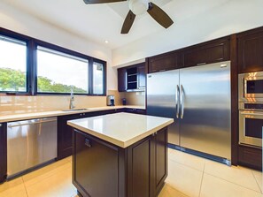 Kühlschrank, Mikrowelle, Ofen, Geschirrspüler