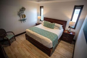 1 bedroom, iron/ironing board, travel crib, free WiFi - 360 Splendor 207B-Condo with Breakfast Included (360 Splendor)