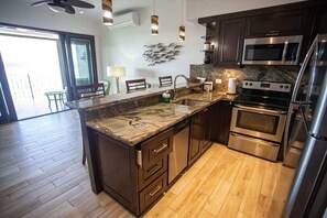 Kühlschrank, Mikrowelle, Ofen, Geschirrspüler