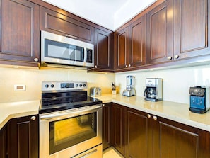 Kühlschrank, Mikrowelle, Ofen, Geschirrspüler