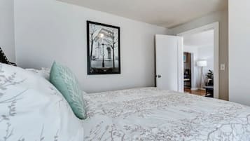 2 makuuhuonetta, silitysrauta/-lauta, ilmainen Wi-Fi, vuodevaatteet