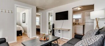 Beautiful 2 bdrm, 1 Bath 4 blocks from The U of O,