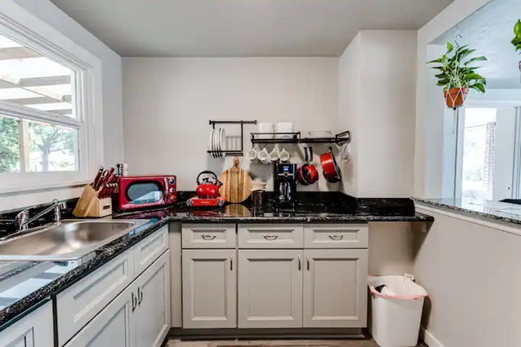 Remodeled 2 bdrm duplex near the U of O