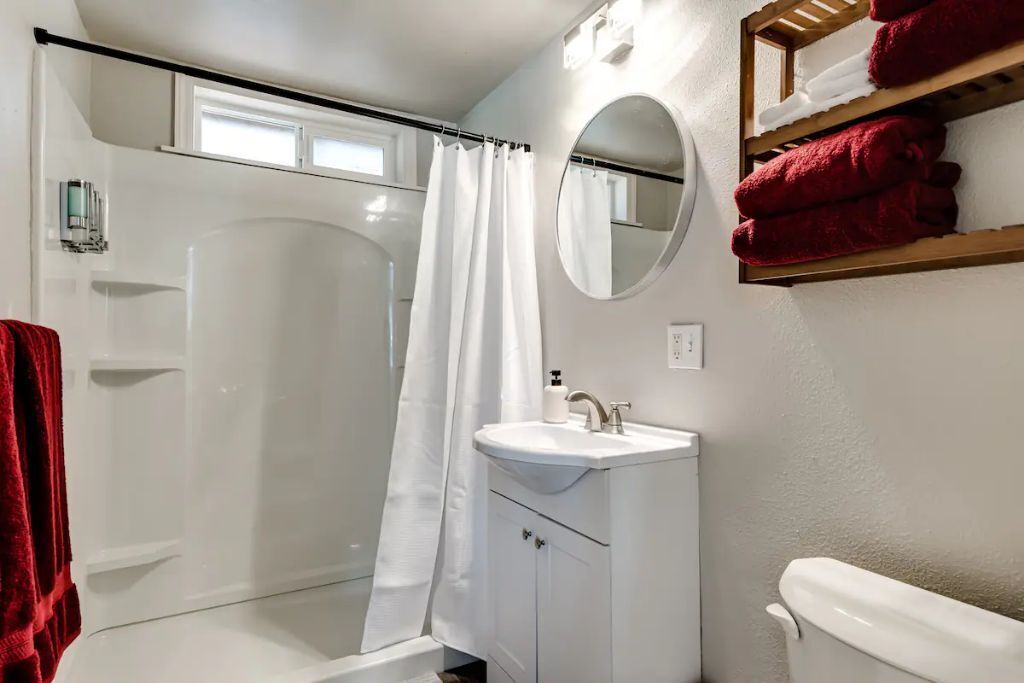 Remodeled 2 bdrm duplex near the U of O