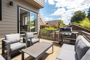 Property grounds - Modern Home in Walkable Neighborhood, BBQ and Patio! (Portland)