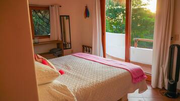 1 slaapkamer, een strijkplank/strijkijzer, wifi, beddengoed