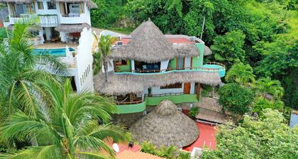 Charming & Spacious Garden Nook