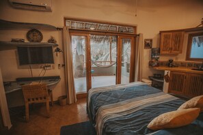 Desk, iron/ironing board, WiFi, bed sheets