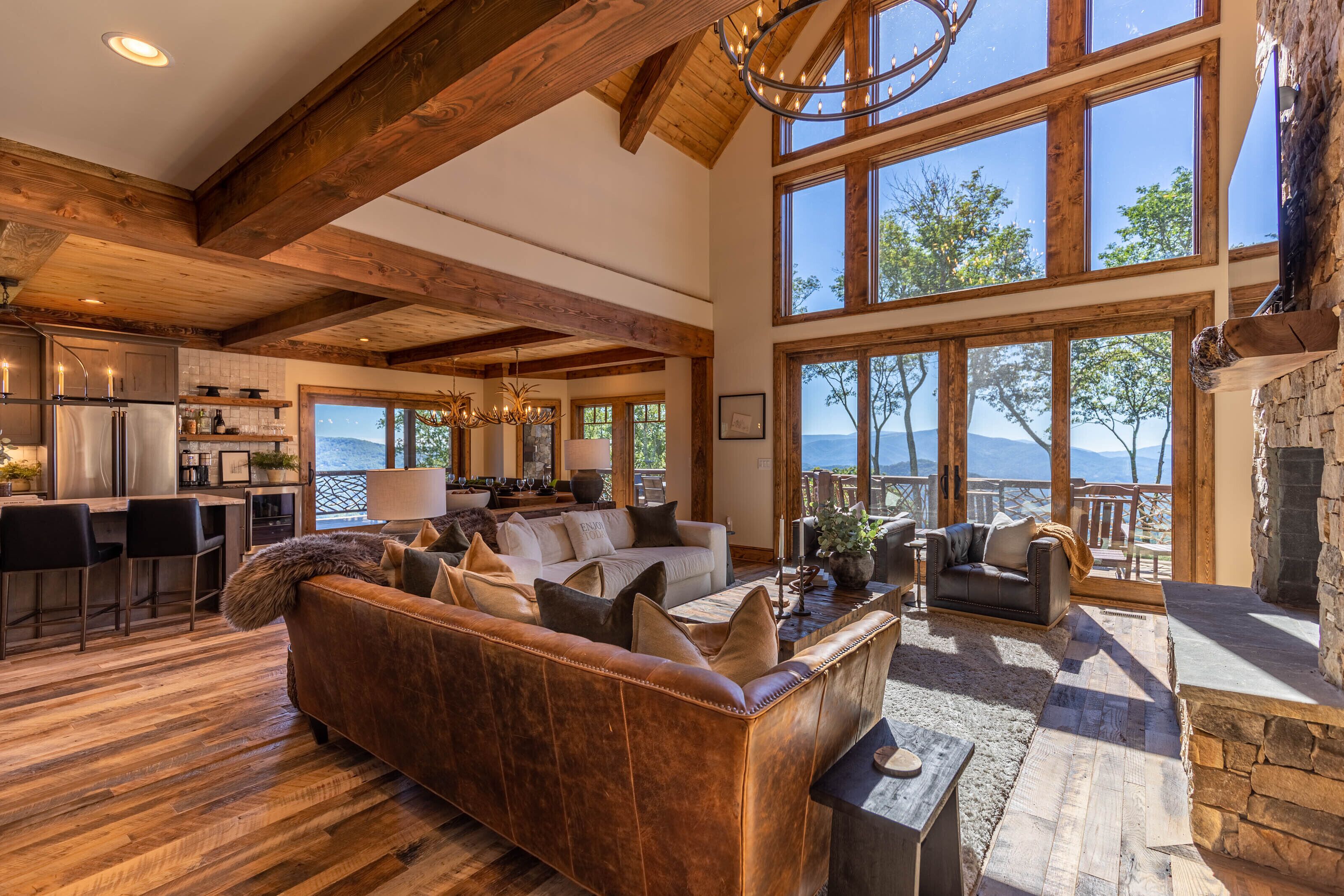 Almost Heaven- luxury home in Eagles Nest with hot tub, sunset views, pool table