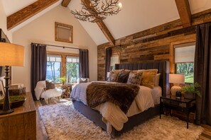 5 bedrooms, iron/ironing board, WiFi, bed sheets