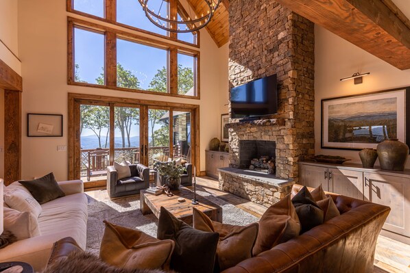 TV, fireplace, foosball, table tennis - Almost Heaven- luxury home in Eagles Nest with hot tub, sunset views, pool table (Banner Elk)