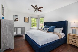 4 bedrooms, desk, iron/ironing board, travel crib