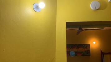 1 chambre, coffres-forts dans les chambres, fer et planche à repasser