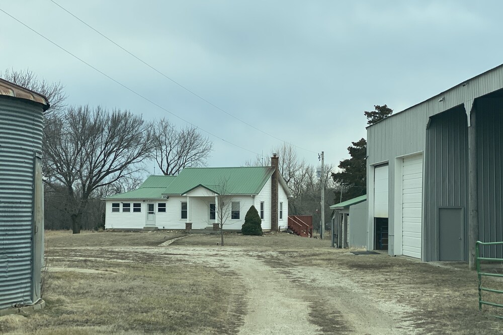KS RANCH Birdwatching and hiking 200 ACRES. 1091 19th Rd <br>Burlington, KS 66839