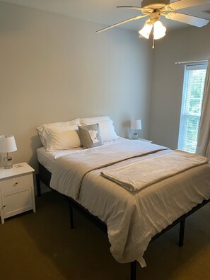 2 多间卧室、办公桌、免费 WiFi