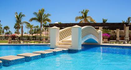 Spring Savings! Chic Beach Condo / Prime San José Hotel Zone Location.