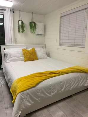 3 bedrooms, desk, WiFi