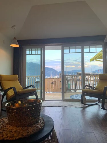 Cowibbean Cottage Uniquely situated over the ocean