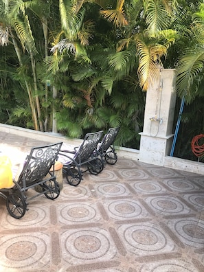 المنطقة المحيطة بالمنشأة