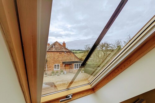 Hawks Barn: New getaway barn with stunning views.