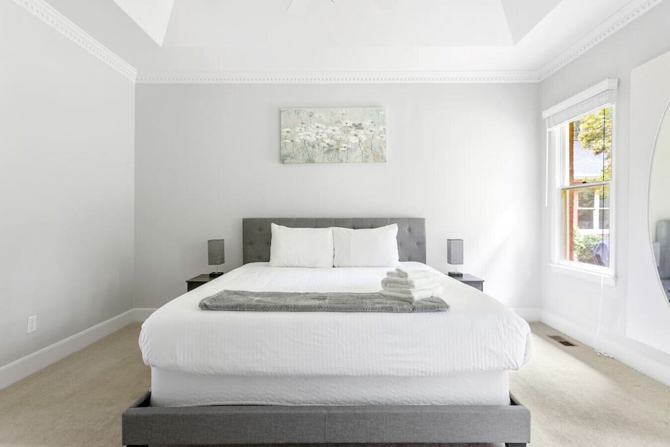 4 slaapkamers, een strijkplank/strijkijzer, reisbedje, gratis wifi
