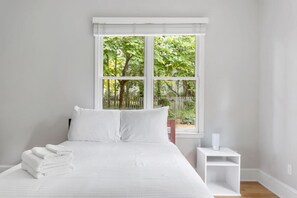 4 عدّة غرف نوم ومكواة/لوح كي وسرير سفر وواي فاي مجانًا