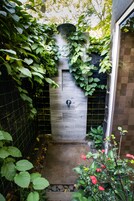 Deluxe Double or Twin Room | Bathroom | Rainfall showerhead, free toiletries, hair dryer, towels