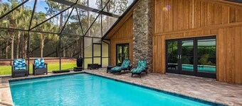 Beautiful Home with Guest House and Saltwater Pool-4 miles to beach