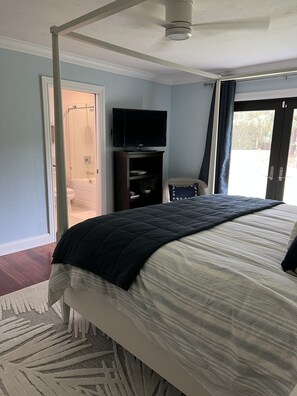 5 bedrooms, desk, travel cot, WiFi