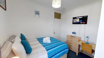 House | 3 bedrooms, iron/ironing board, free WiFi, bed sheets