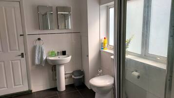 House | Bathroom | Shower, deep soaking tub, hair dryer, towels